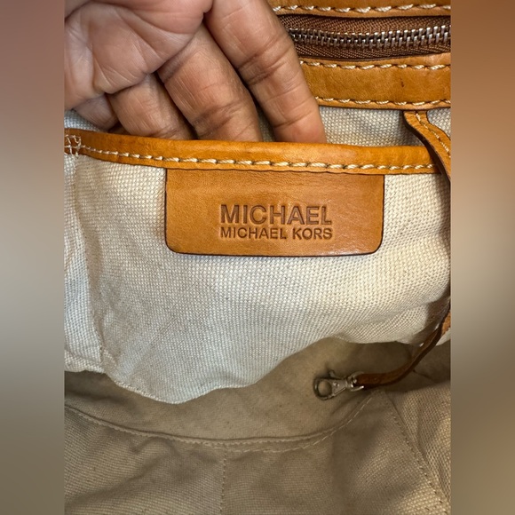 Michael Kors shoulder bag. - Picture 4 of 13